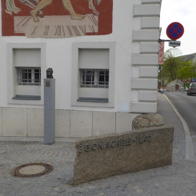 01 Egon-Schiele-Platz