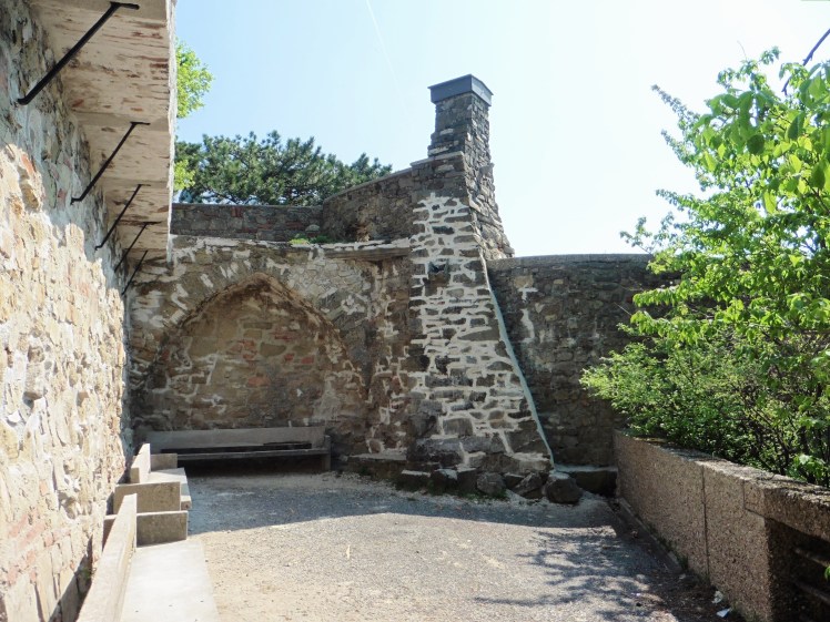 180422-22 Leopoldsberg Heimkehrer-Gedächtnismal