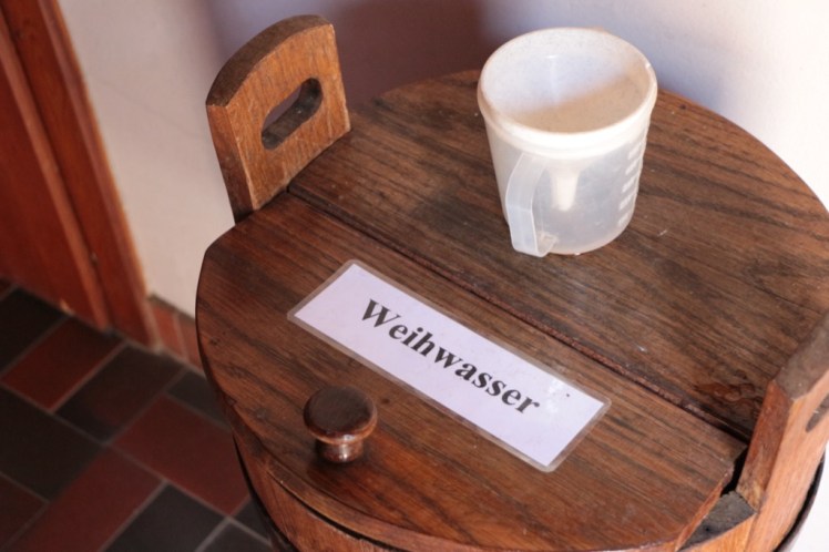 25 Lourdesgrotte Weihwasser