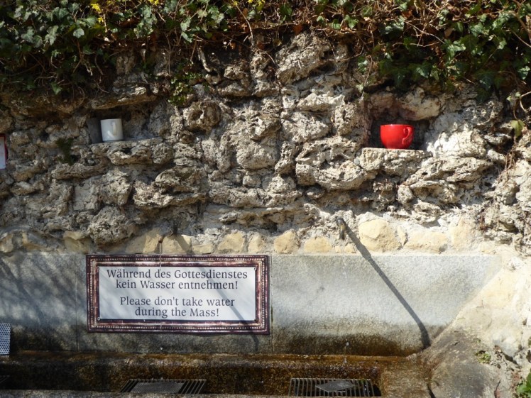 31 Lourdesgrotte Brunnen Häferln