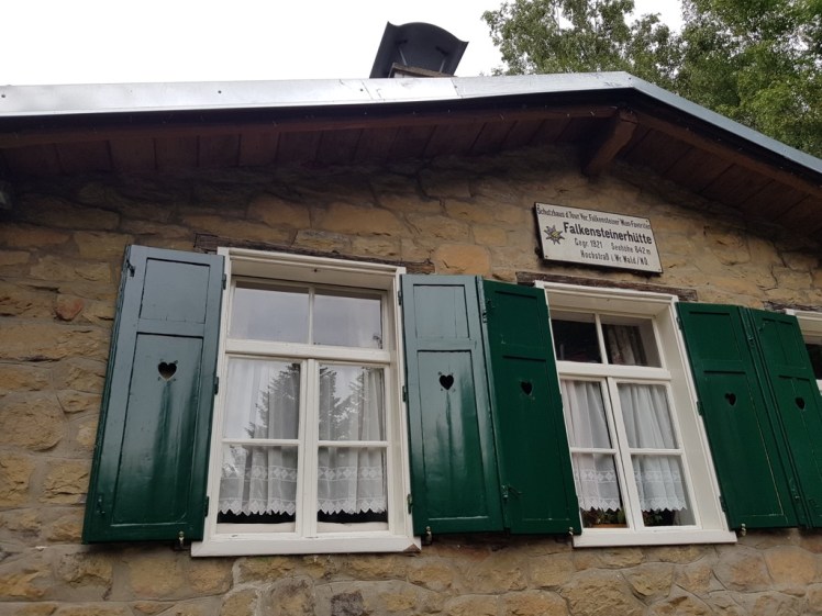 23 Falkensteinerhütte außen 2