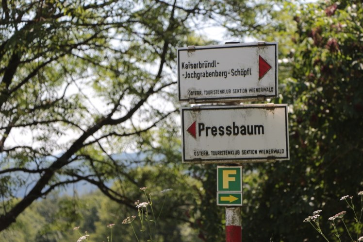 03 Abzweigung "Kaiserbründl" Schild.JPG