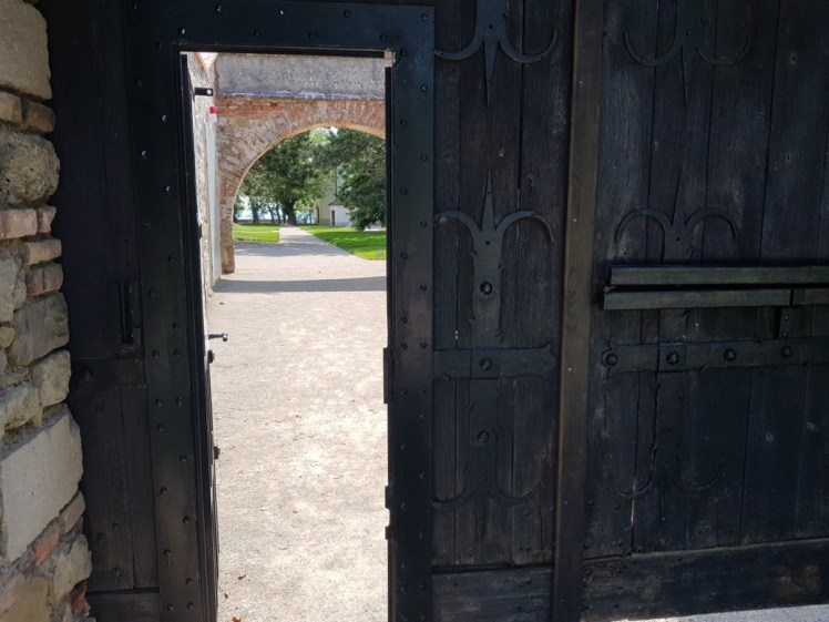 03A Leopoldsberg Eingang.jpg