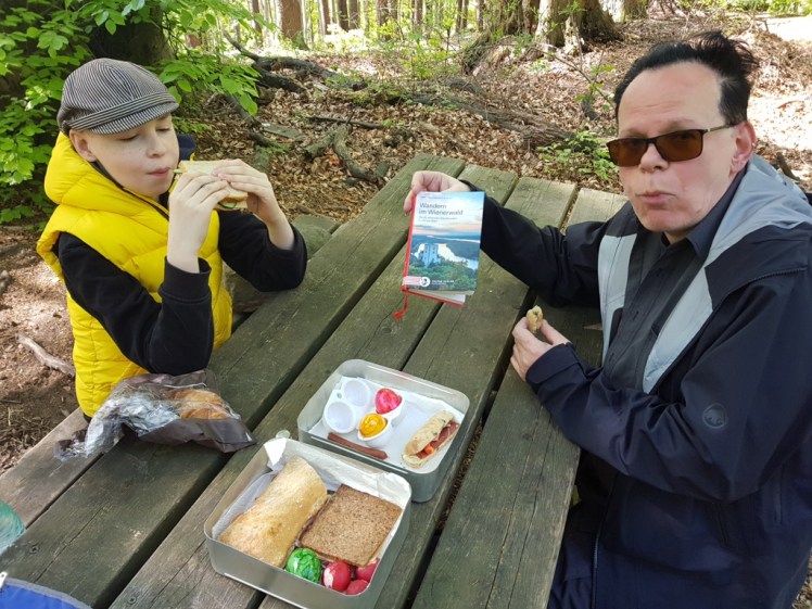 14 Jausnen mit Buchwerbung 2