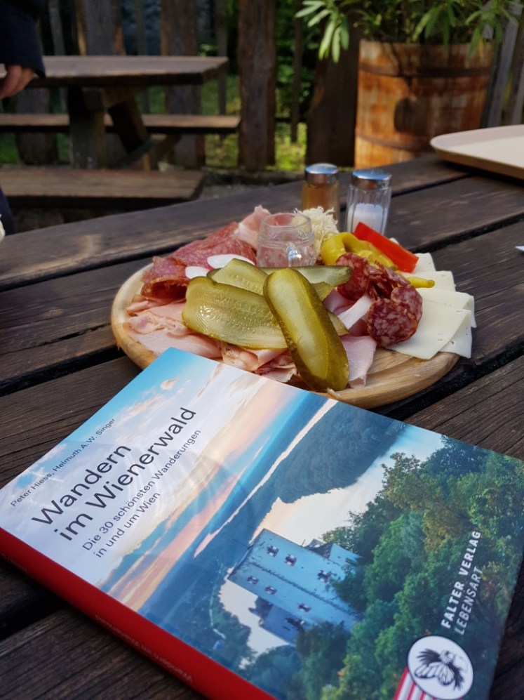 34 Wanderbuch im Anninger-Schutzhaus